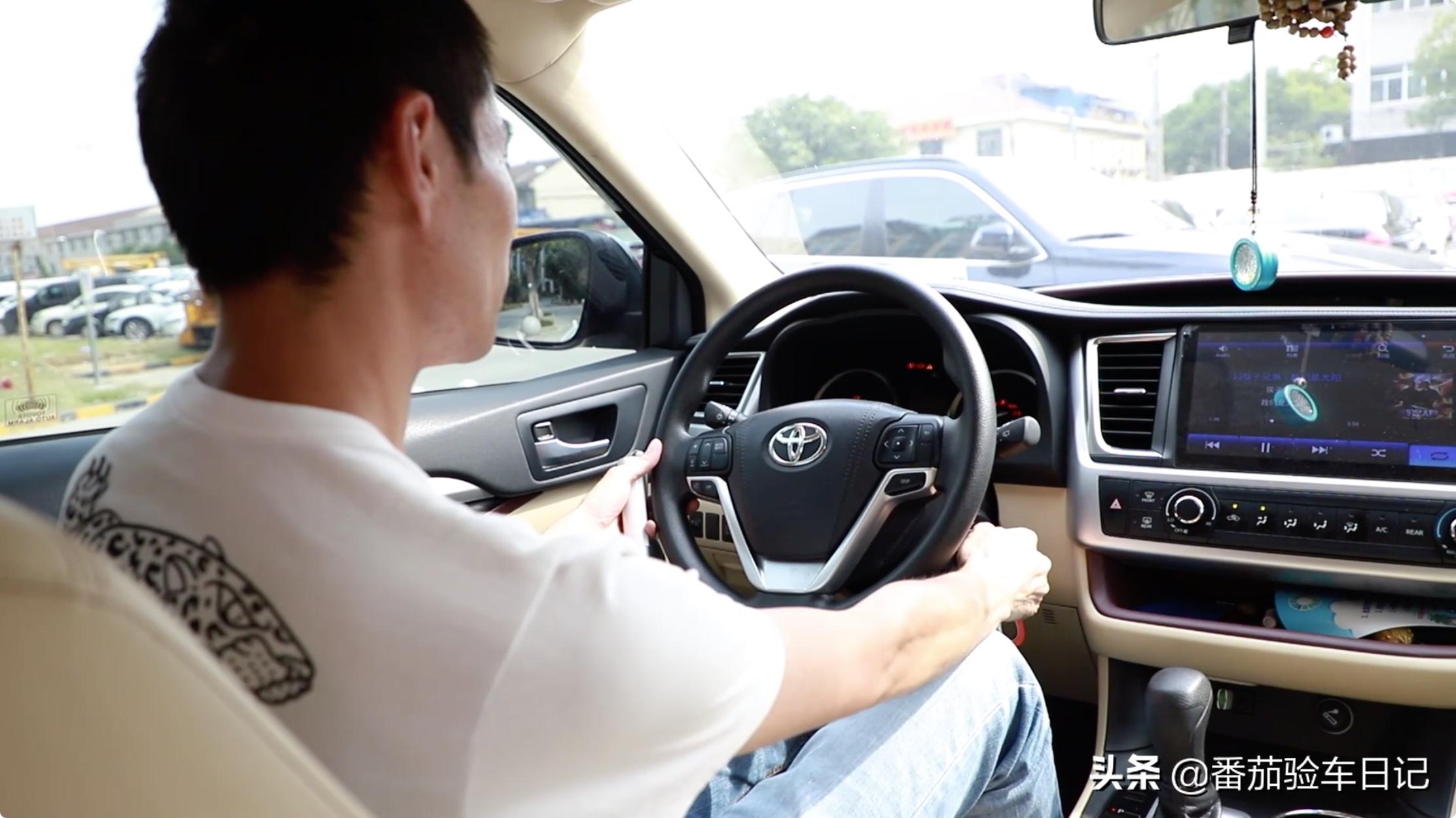 帮客户检测不到两年的丰田汉兰达，价格略高但是车况很值