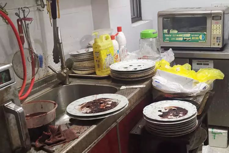 厨房满是油渍的视频,厨房全是油污