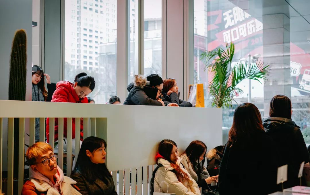 乐乐茶有花有果,乐乐茶给人的直观感受