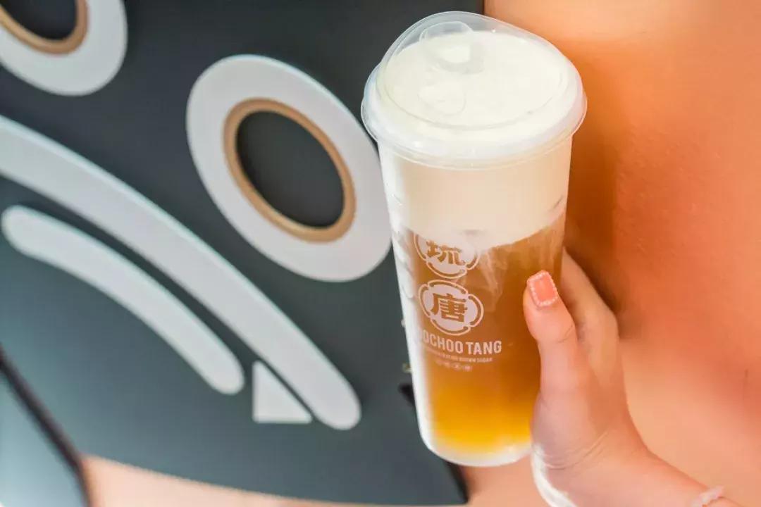 日本冲绳同款！淮海路惊现网红“炒奶茶”，买1送1！