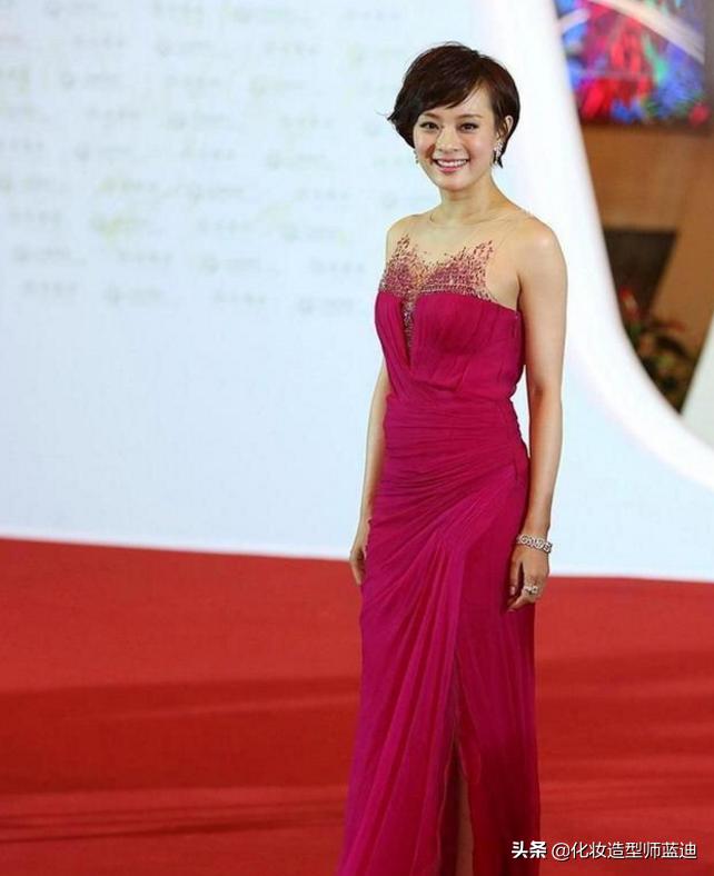 孙俪身材太惊艳，穿抹胸蛋糕裙一点都不性感，胸前无“料”还敢秀