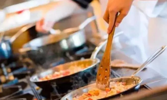 老式煤气灶打不燃怎么解决,煤气灶很费电池原因和处理方法