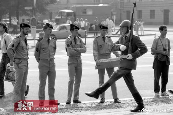 不只是仪仗！——东柏林的卫兵们