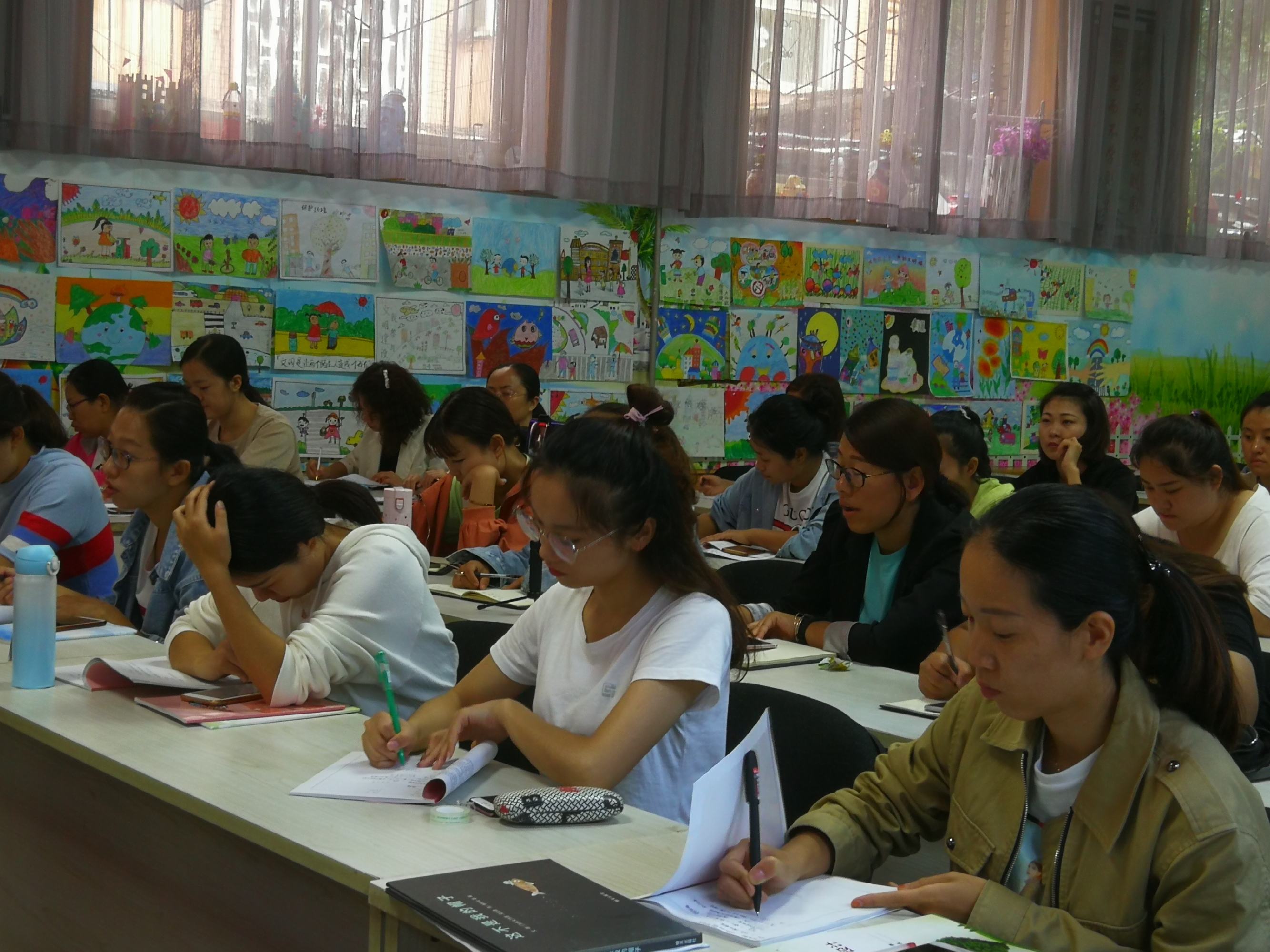 促进园本课程建设,幼儿园课程的园本化建设