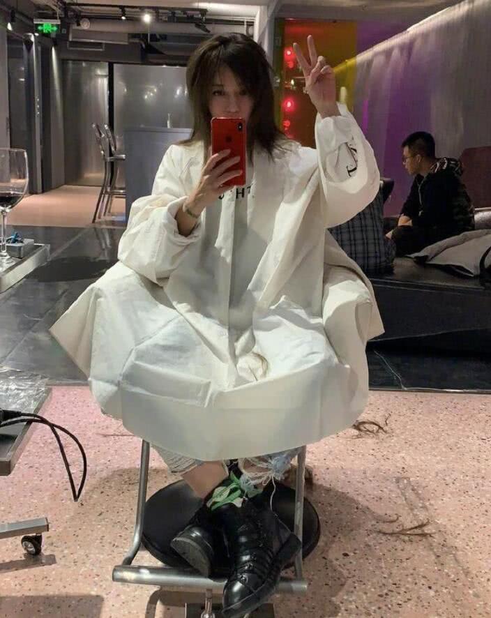 赵薇剪短发,赵薇减龄刘海