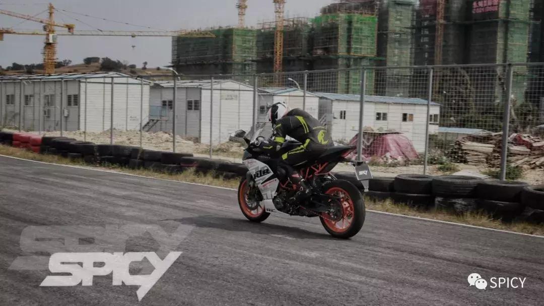 第一辆摩托车应该选踏板还是跨骑,福州摩托车新手入门