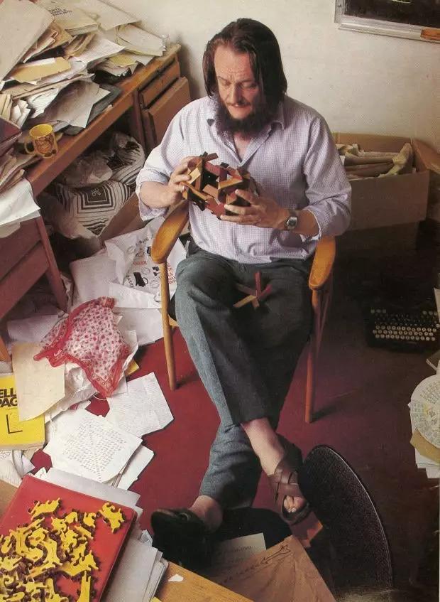 英国全能数学家JohnConway因新冠去世，是数学疯子也是游戏疯子