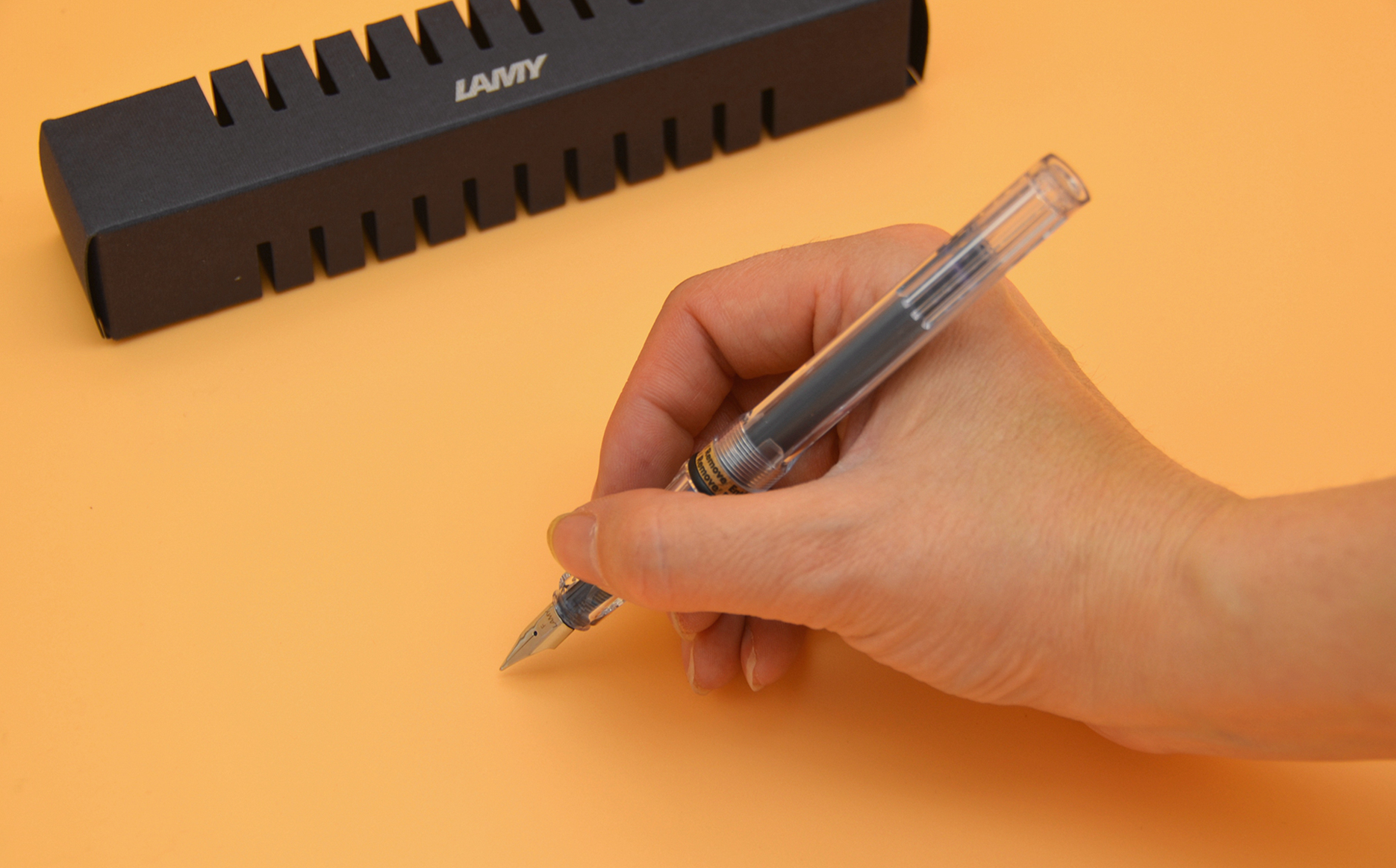 lamy凌美钢笔哪款颜色好看,lamy凌美经典黑色墨水笔使用方法