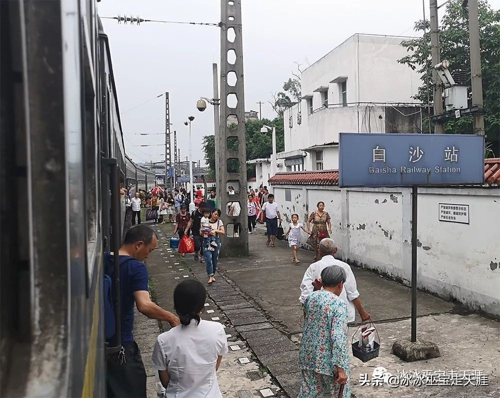 绿皮车成渝铁路上运行,川黔铁路最后的绿皮车