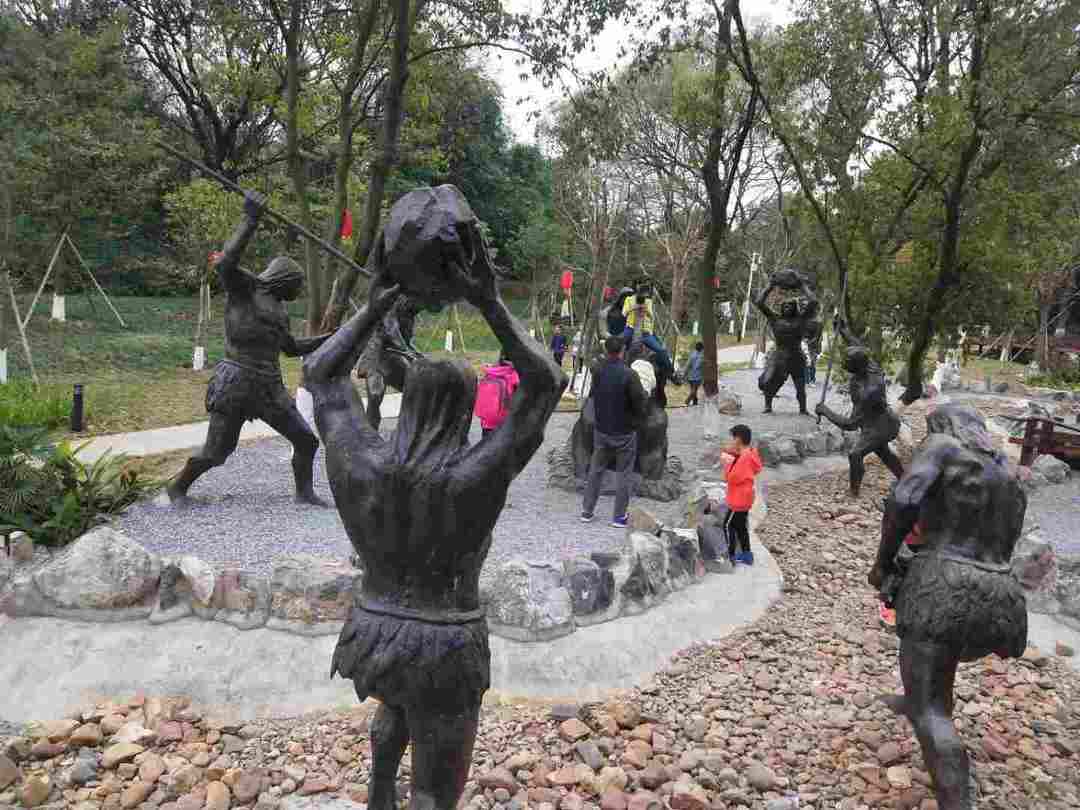 情知不久须相见，一日甚三秋，愁来不自由。‖马坝人遗址公园