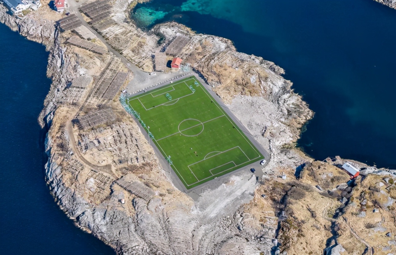 墓地足球场惊现河南，难道推进社区足球场地建设又成面子工程