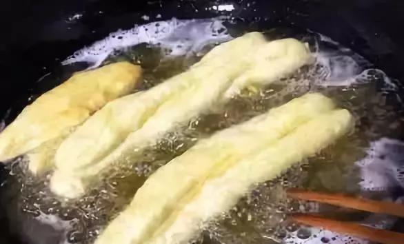 铝含量超标还能吃油条吗,油条禁用明矾了吗