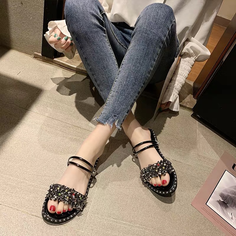 夏季时尚尖头单跟凉鞋,今年最火的凉鞋高跟