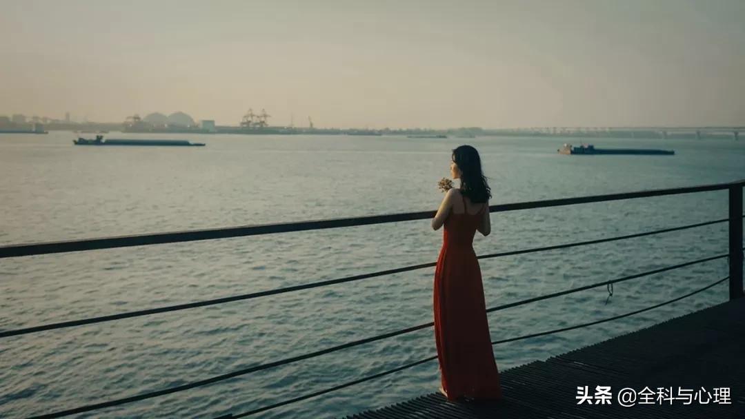 当你不开心的时候抬头看看天空,不开心的时候抬头看看天空下一句