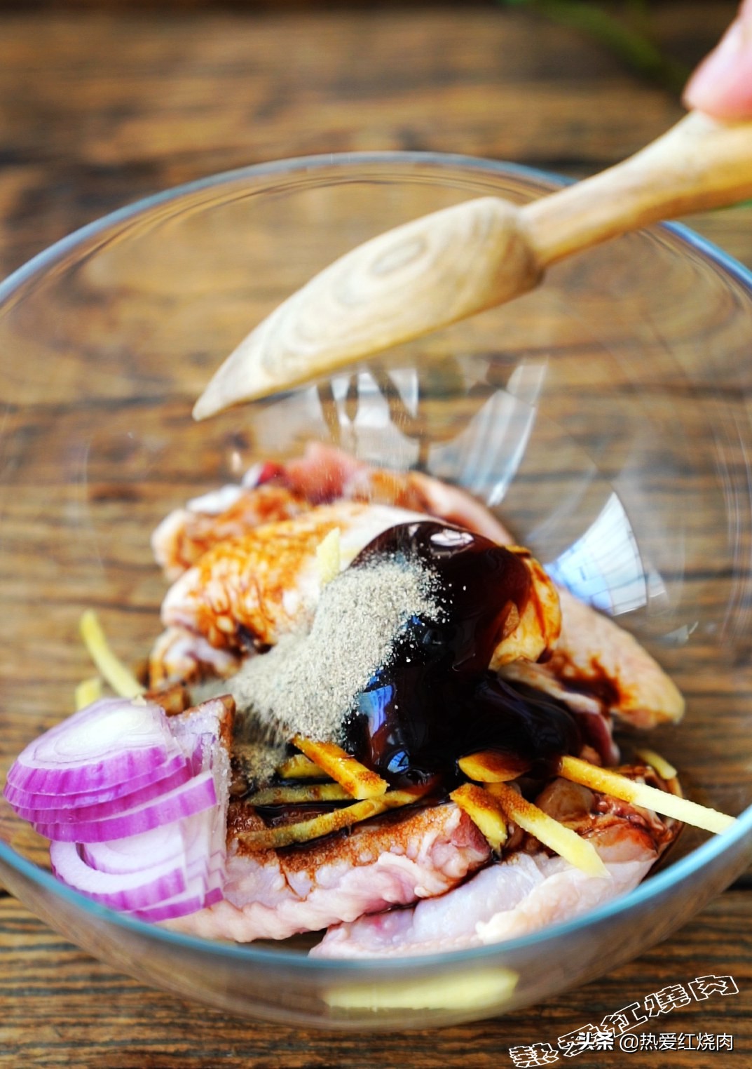 鸡翅最好吃的做法入口酥脆,鸡翅要怎么炸才好吃又有营养