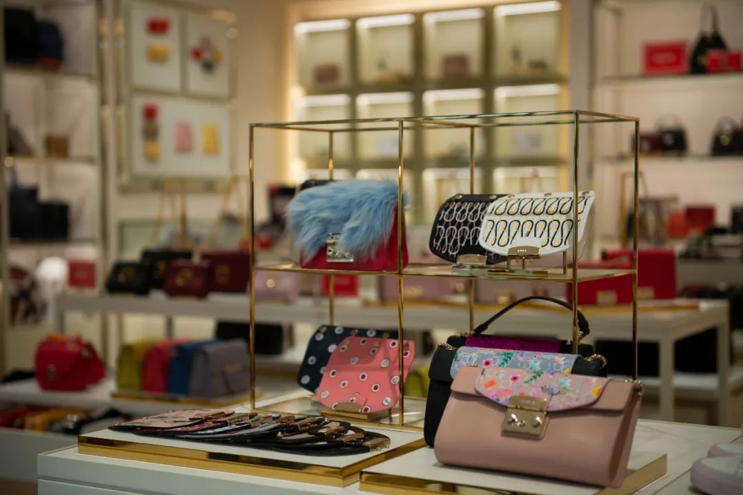 购新衣、买新鞋、挎新包……到百联奥特莱斯就GOU了