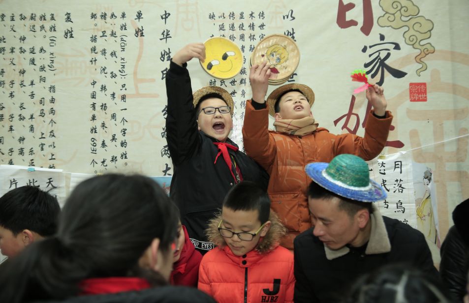 今天，华林小学的孩子们比看到雪还兴奋，原因是？