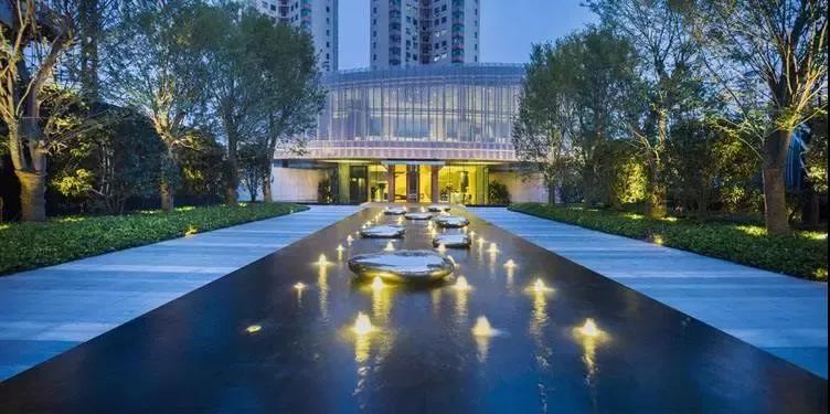 别再见女的就喊美女,见房子就称豪宅,盘一盘上海真正豪宅产品系