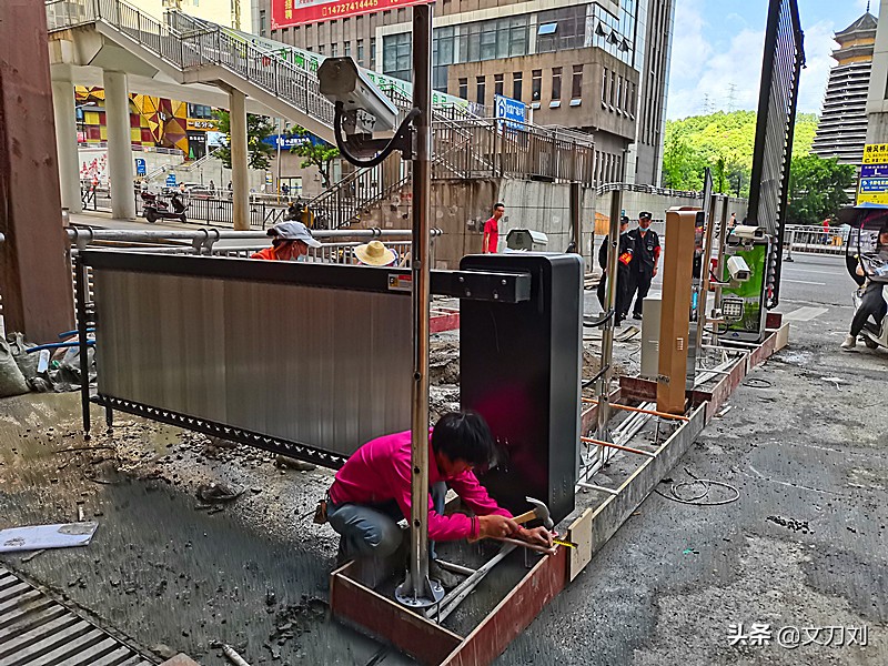 同小区业主说地下停车场都是他的,想知道地下停车场到底是谁的