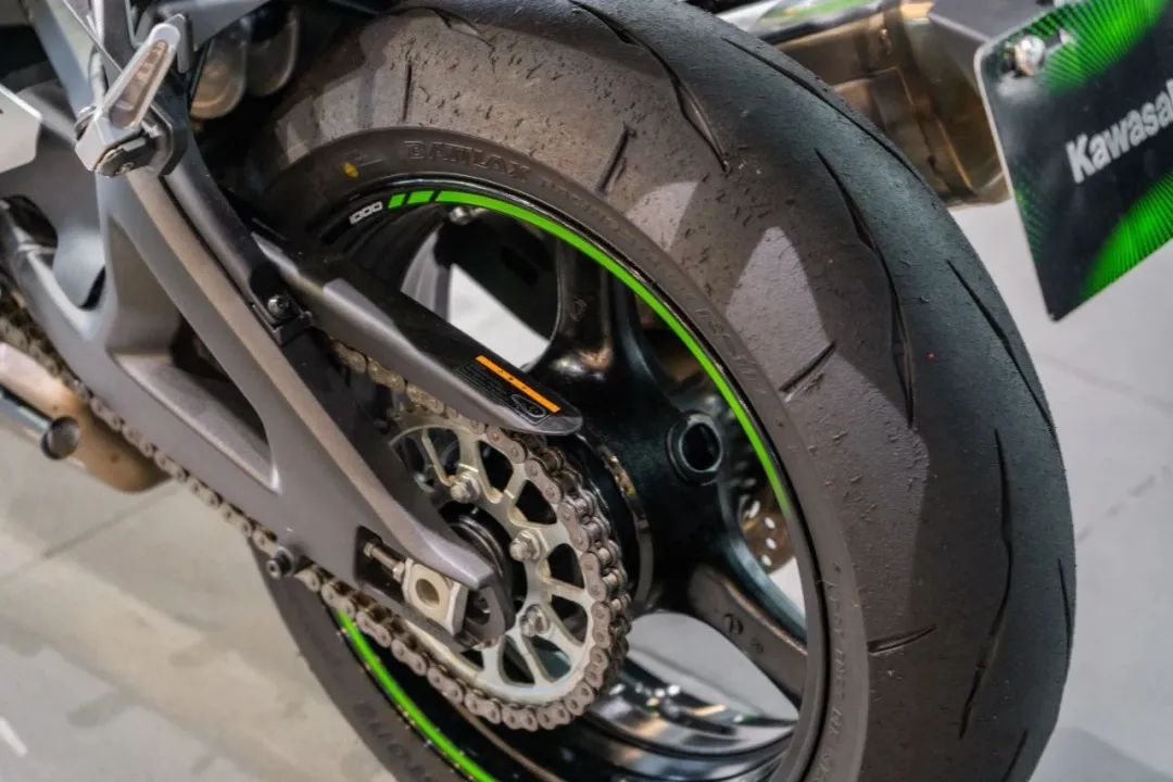 h2r鐩村垪鍥涚几,h2r-10