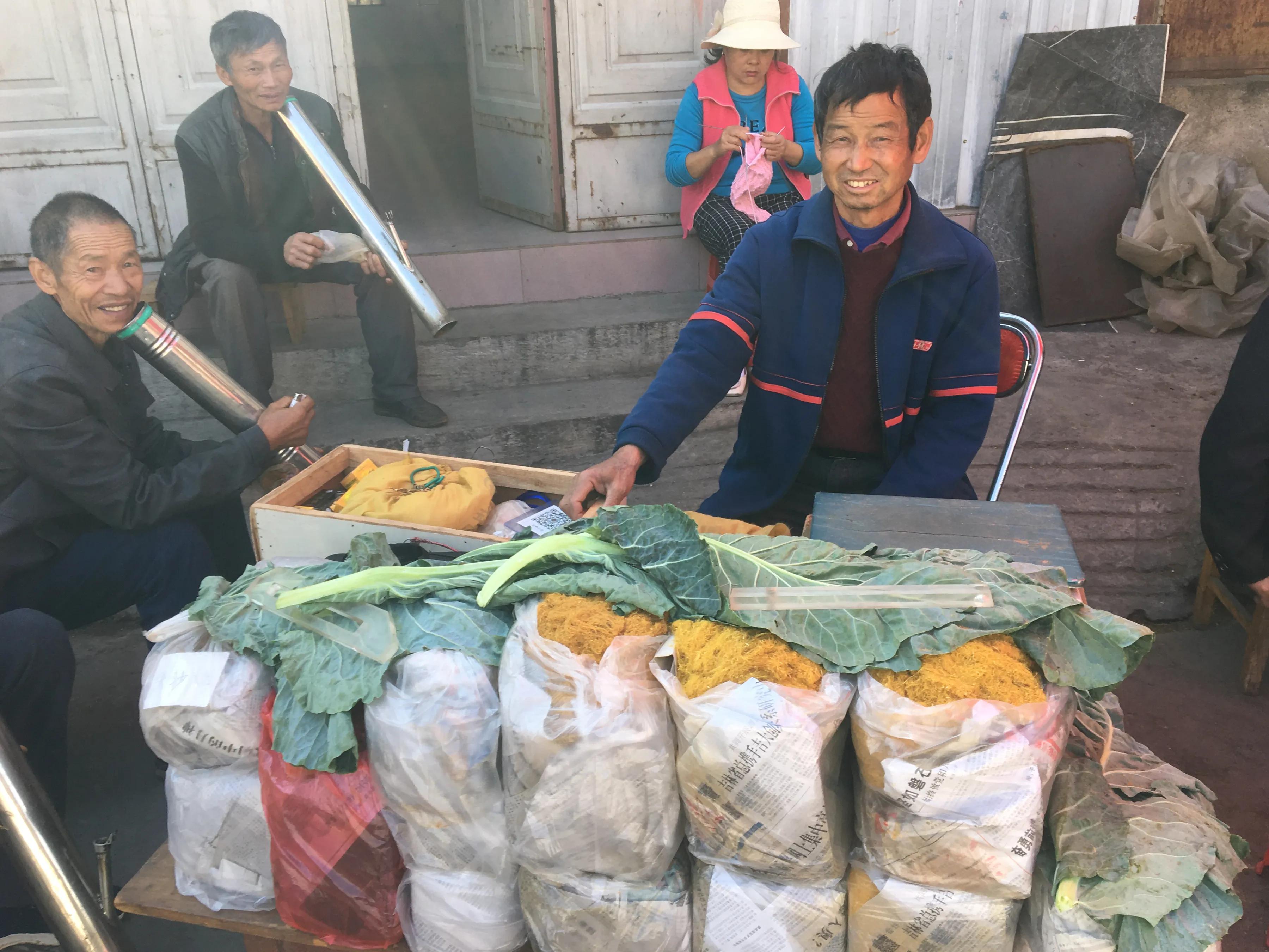 云南人抽烟,云南人抽烟方式