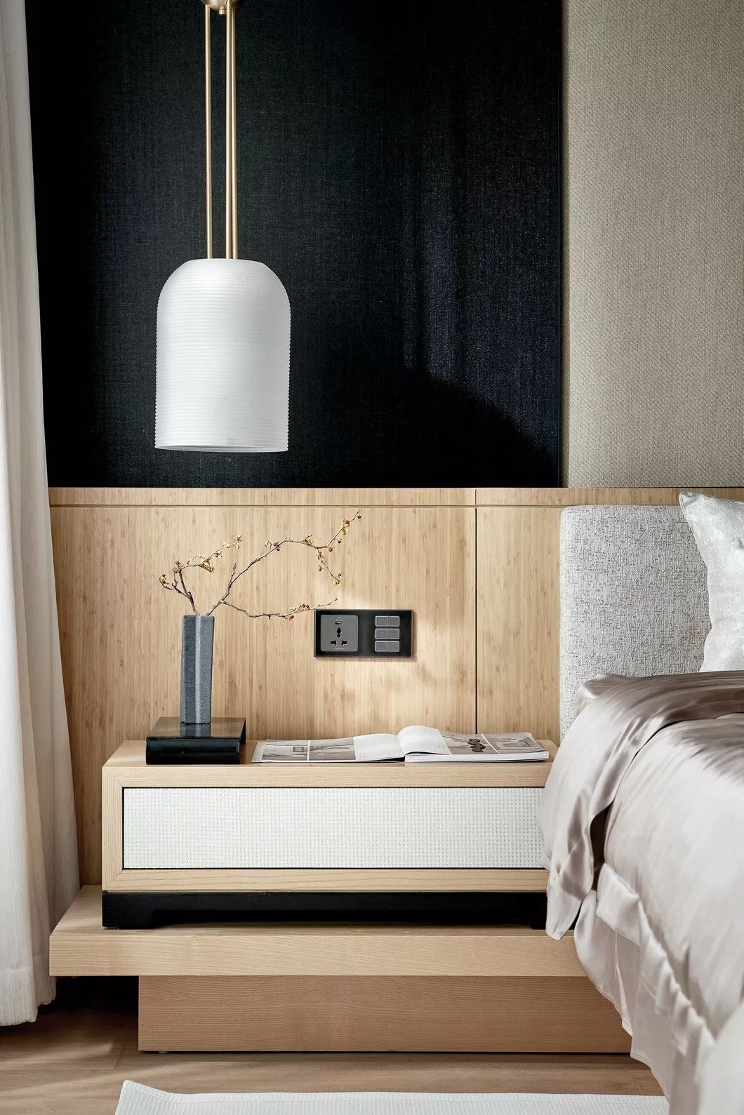 白墙有小坑怎么去除,白墙打洞上的污渍怎么去除