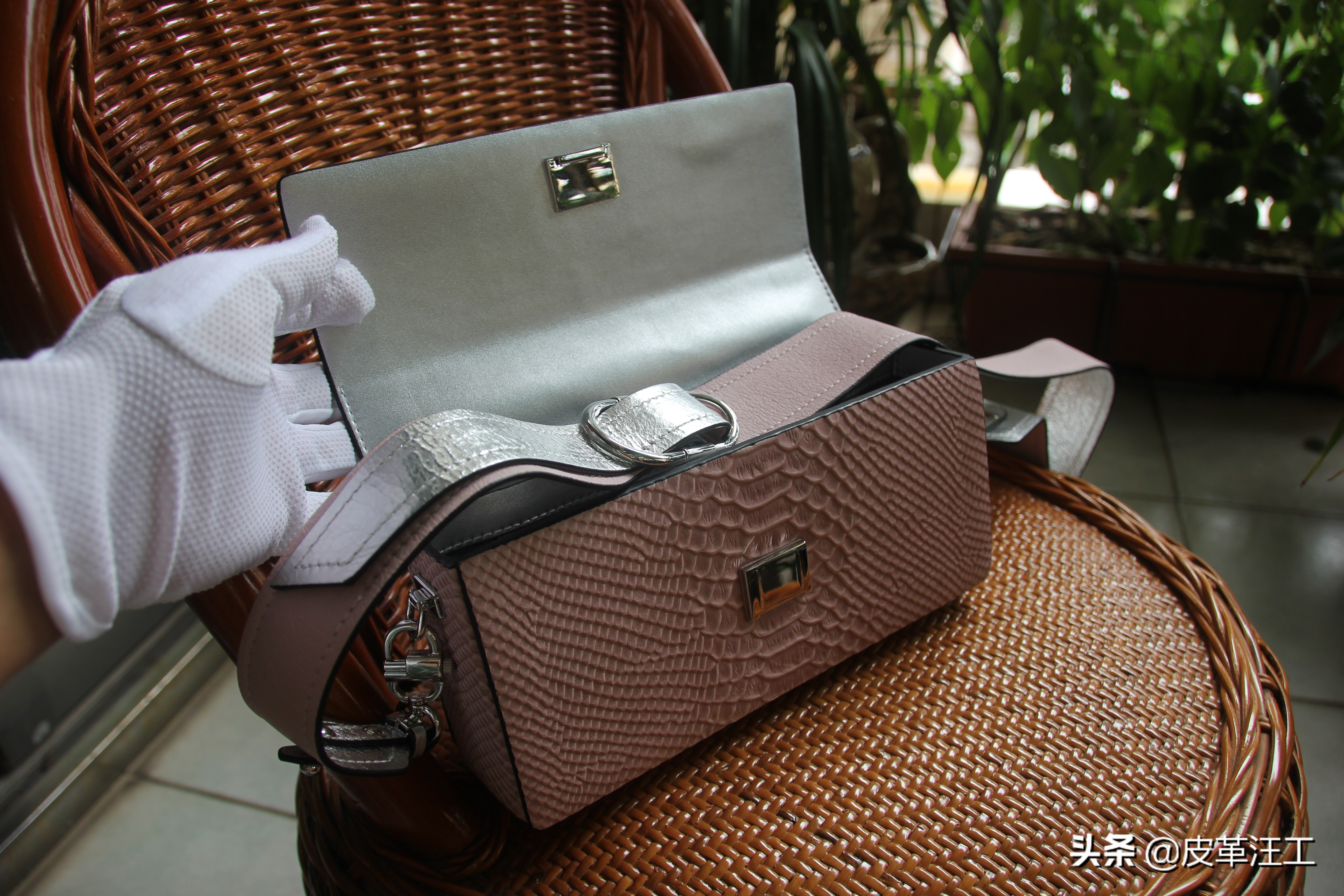 官方正品牛皮女包秋冬百搭款,各种蛇纹真皮气质女包