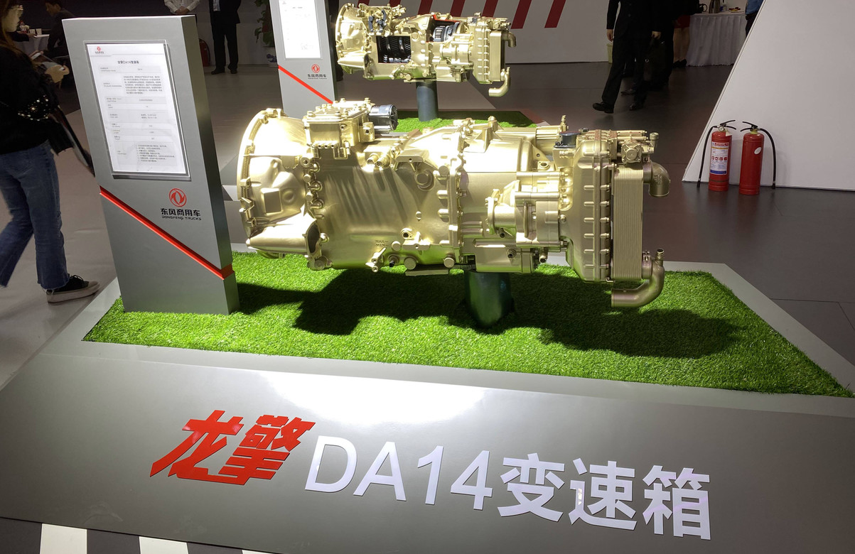 内饰很科幻的商务车,科幻感内饰