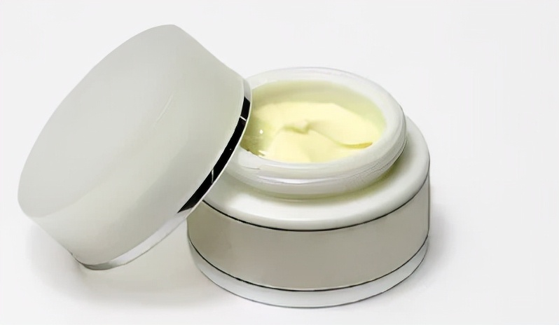 「美肤课堂」走出“银”影——反复发作的银屑病，到底该怎么治？