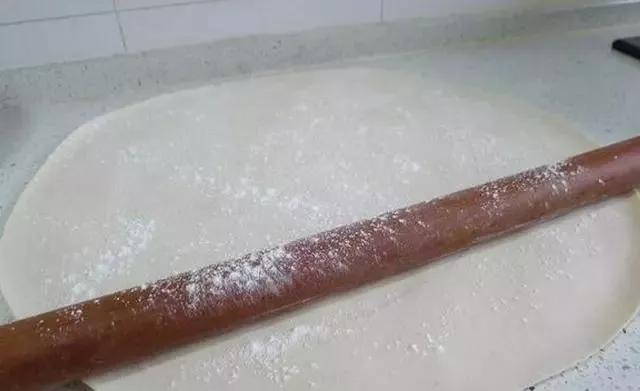 做手擀面和面放鸡蛋吗,做手擀面和面时放碱好吗