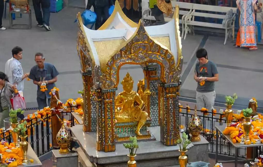 12月成都出发白菜价机票大全,4月机票低至99元