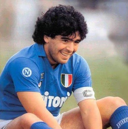 足球史上永不磨灭的马拉多纳传奇,解读马拉多纳评价中国足球