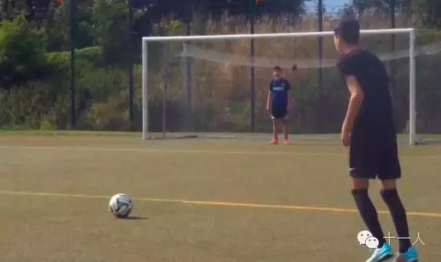 足球技巧射门,夸雷斯马外脚背射门