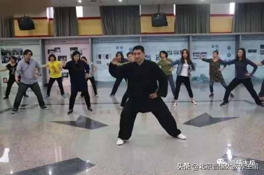 正确的松腰骨姿势,松腰小窍门