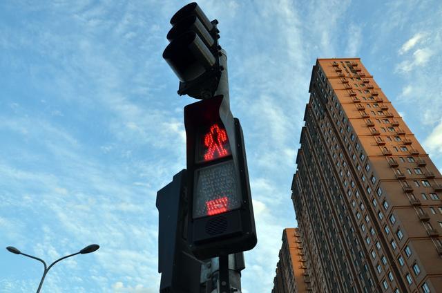 曹德旺回应董藩,董藩教授反驳曹德旺