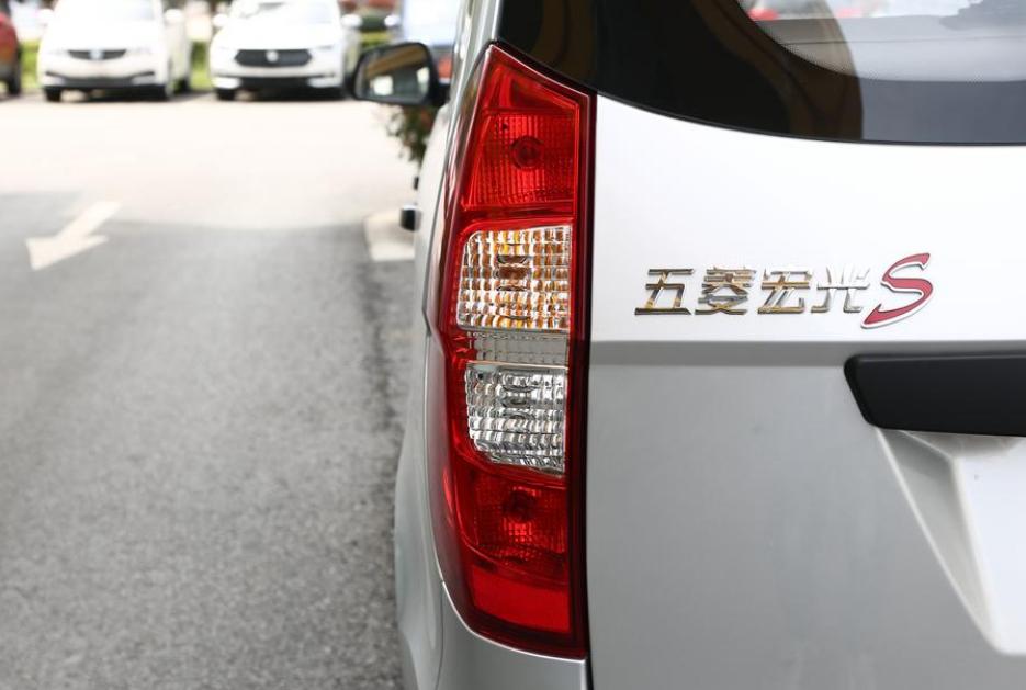 新款五菱宏光优点与缺点,拉货神车五菱宏光