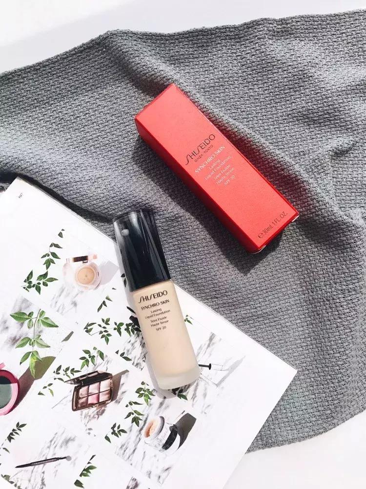 用了粉底液感觉脸颜色还是红红的,用了粉底液皮肤变好了