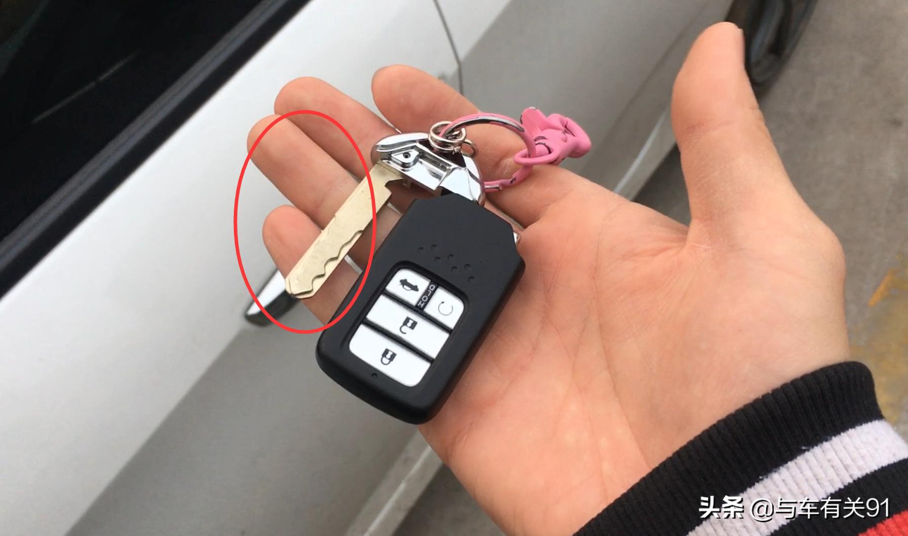 不带一键启动车钥匙没电怎么打火,一键启动钥匙没电了车怎么打火