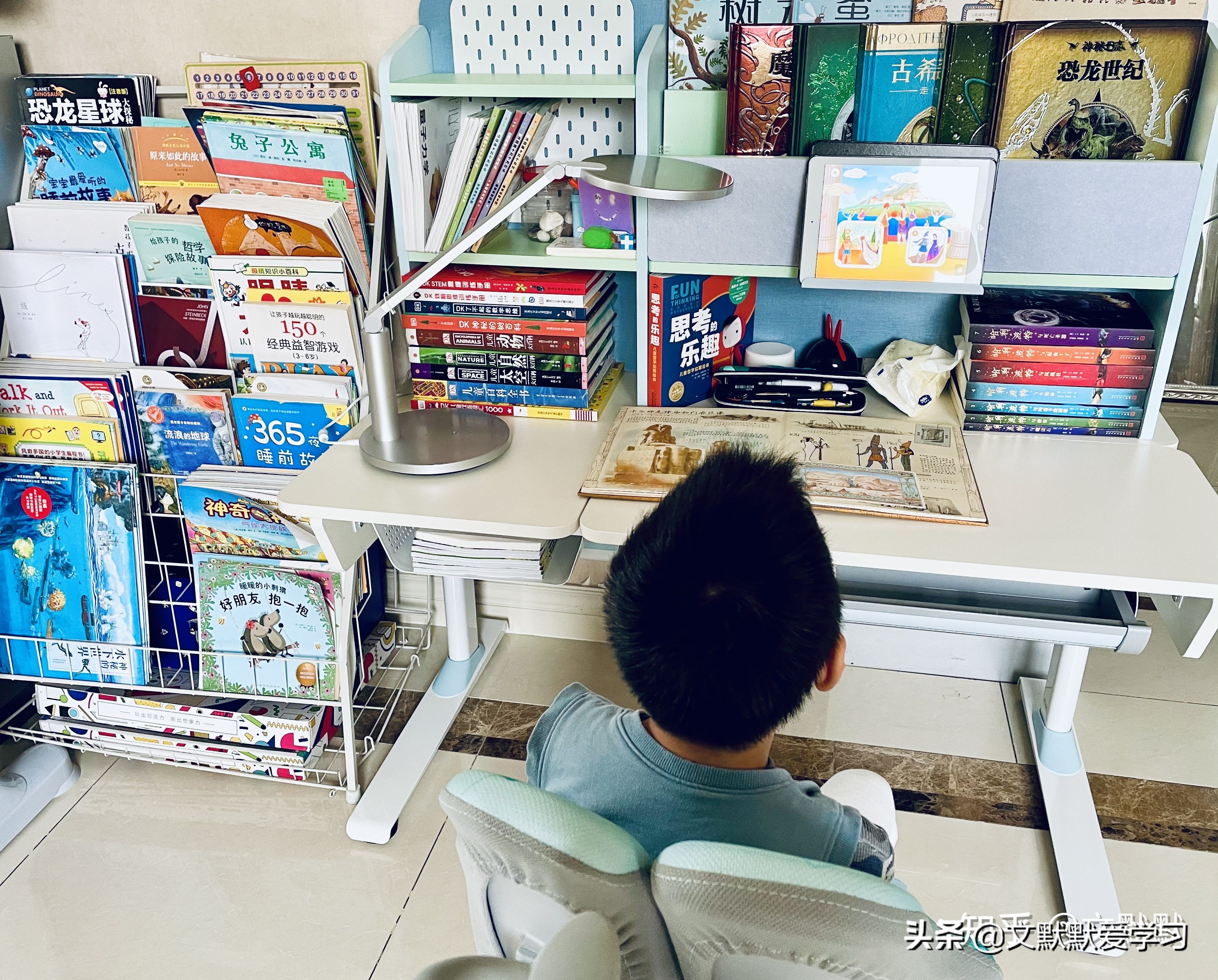 爱果乐学习桌和西昊学习桌哪个好,西昊学习桌和黑白调学习桌