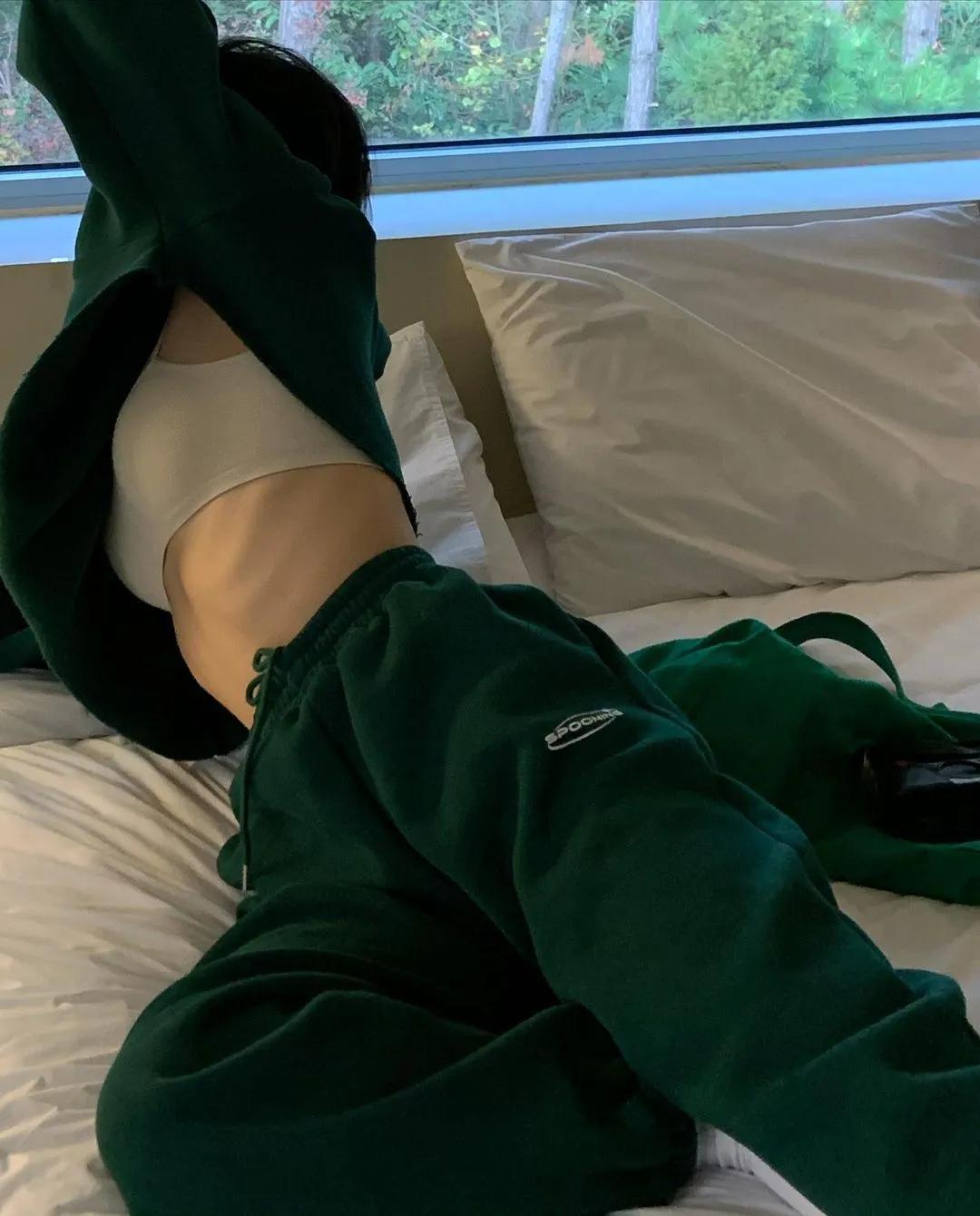 王嘉尔炸裂现场宣美 (王嘉尔宣美最新视频)