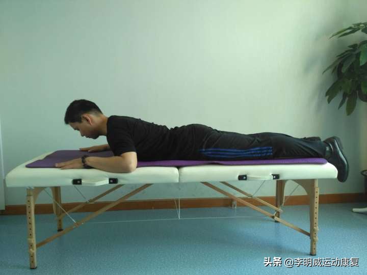 床上小燕飞锻炼颈椎,为何锻炼小燕飞腰还疼