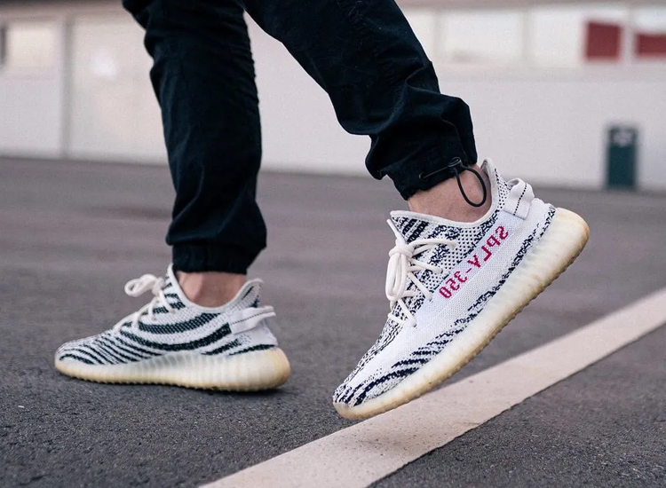 aj和yeezy哪个鞋子好,aj和yeezy潮鞋