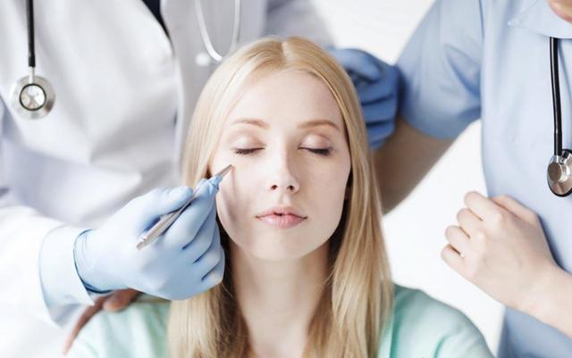 眼袋大丑怎么办,眼袋太大比较凸出怎办