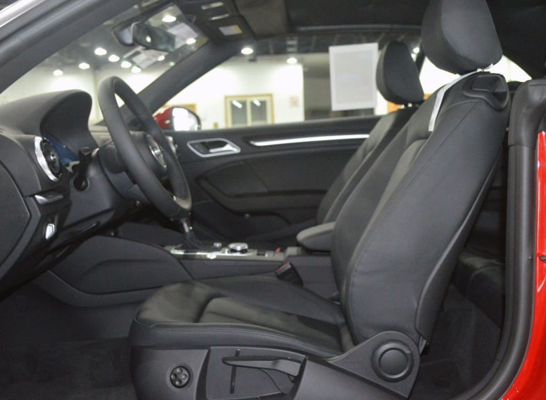 奥迪a3软顶敞篷落地价,奥迪a3敞篷和宝马2系敞篷怎么选