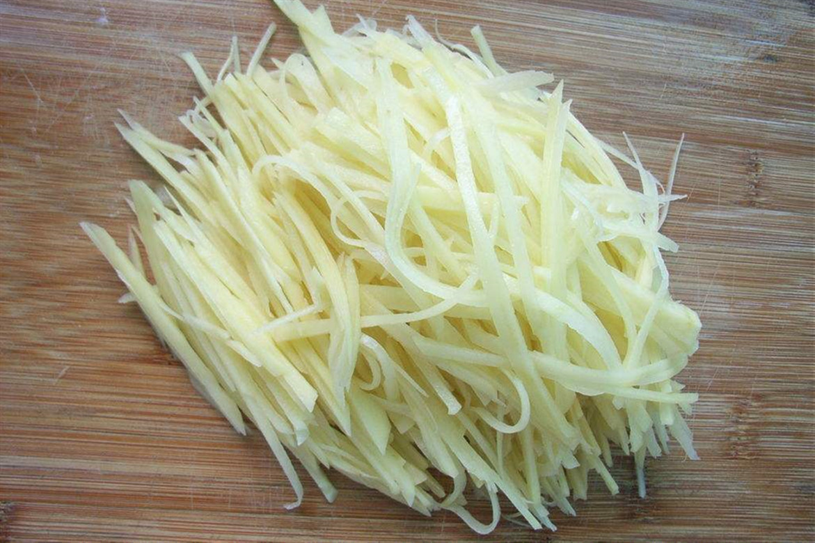 你还在这样炒菜吗,土豆还能这样吃外酥里嫩