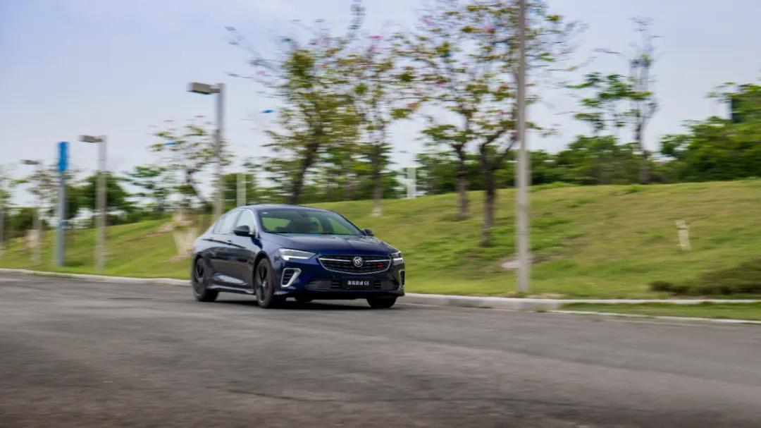 试驾君威2015款gs纵情运动版,君威gs山路试驾