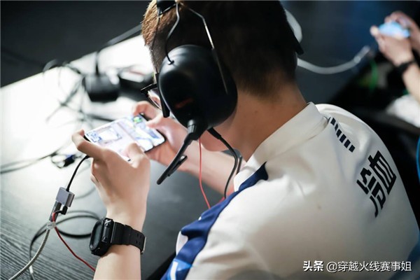 冷血：@寡妇我这0-11的战绩你是否感到似曾相识？