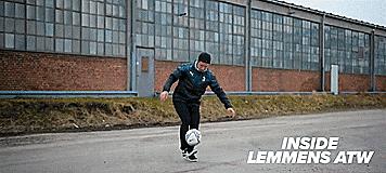 运动员的花式操作,花式过人技巧足球教学