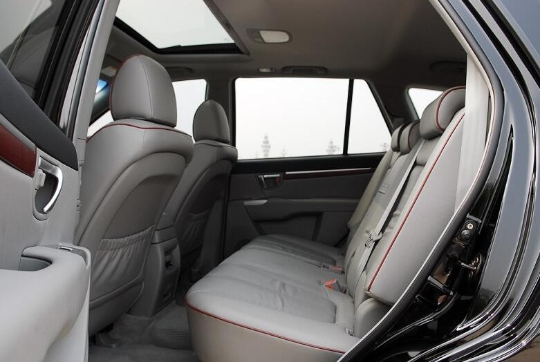 配备四驱和7座的中型SUV，9万公里的*口车进**卖6万