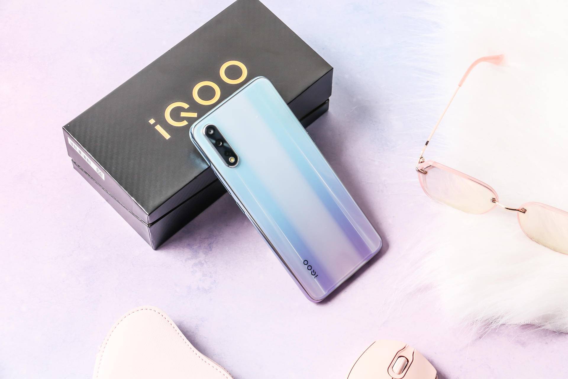 iqooneo855版与标准版外观细节,iqooneo855版和竞赛版谁更值得买